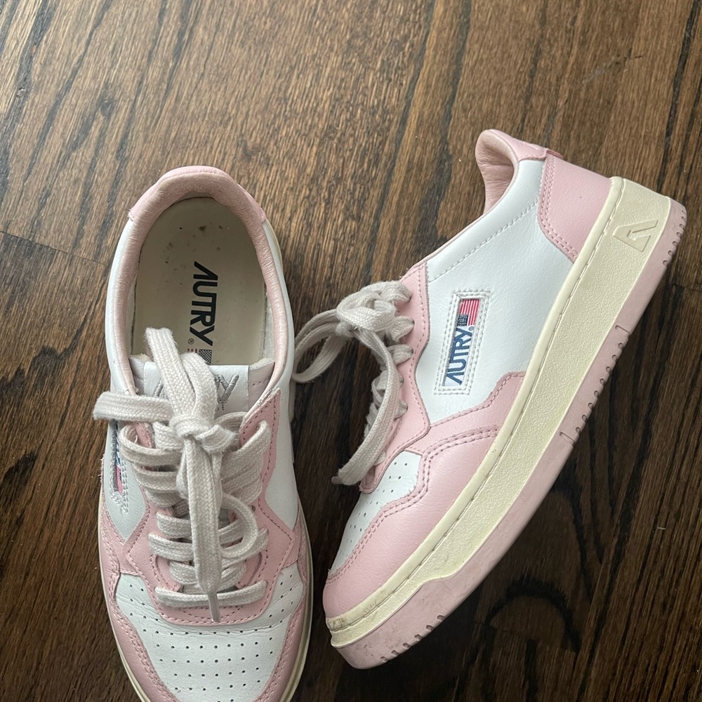 Autry Medalist Leather Pink and White Sneakers